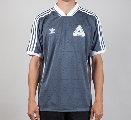 ponerse en cuclillas Peticionario Decoración Adidas x Palace Team T-Shirt (Onix) - Consortium.