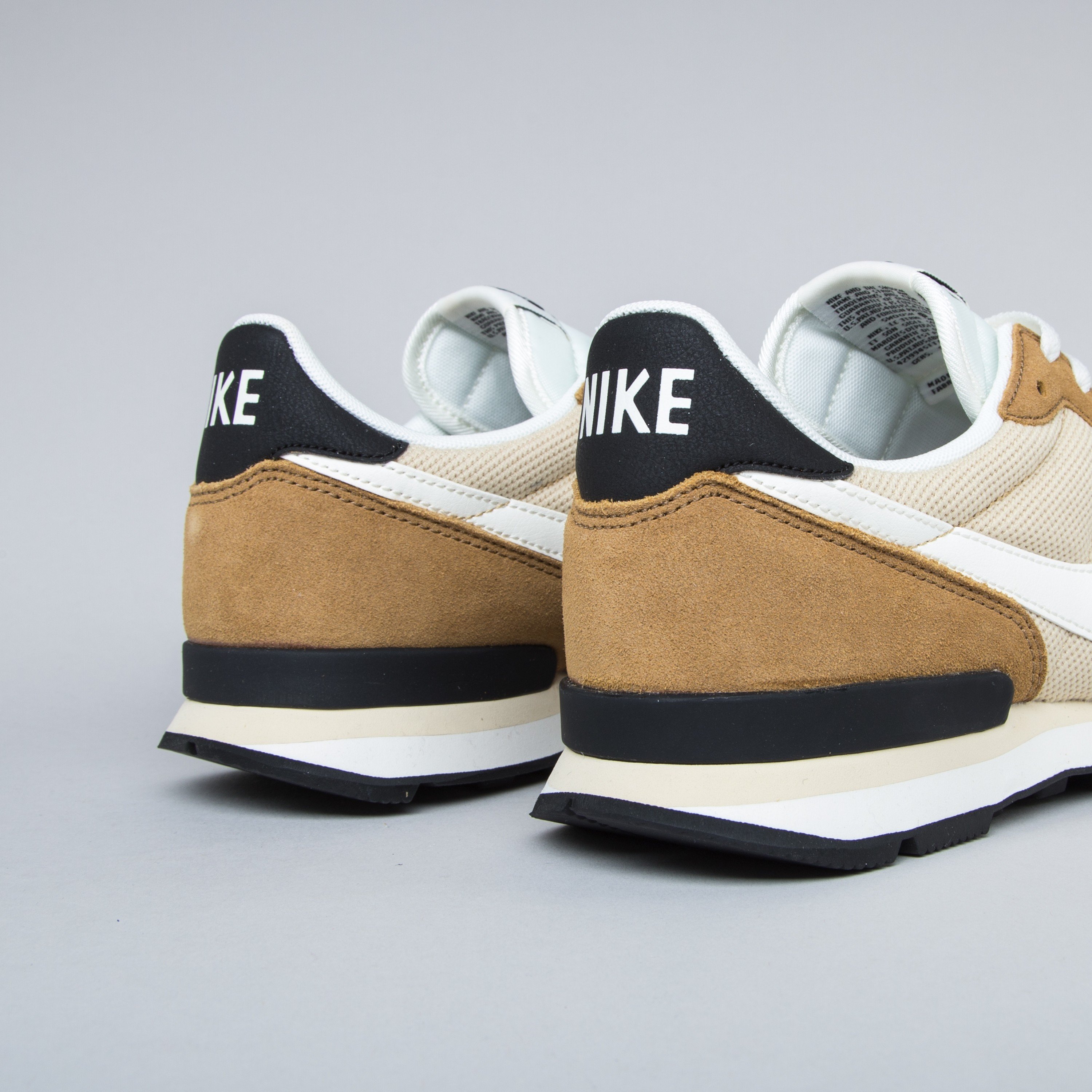 nike tan sneakers mens