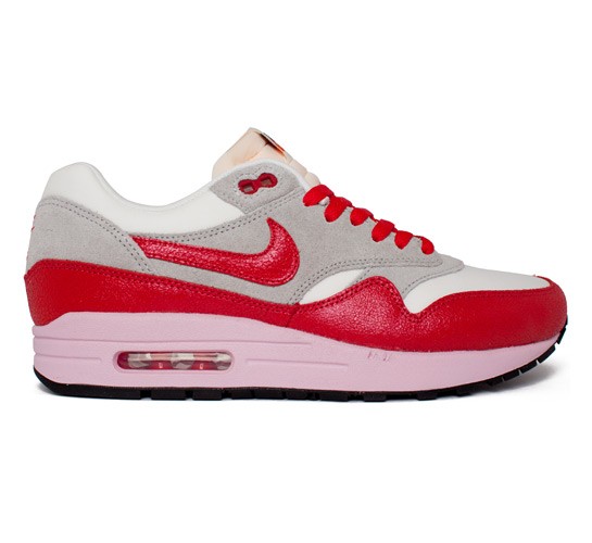 all red air max 1