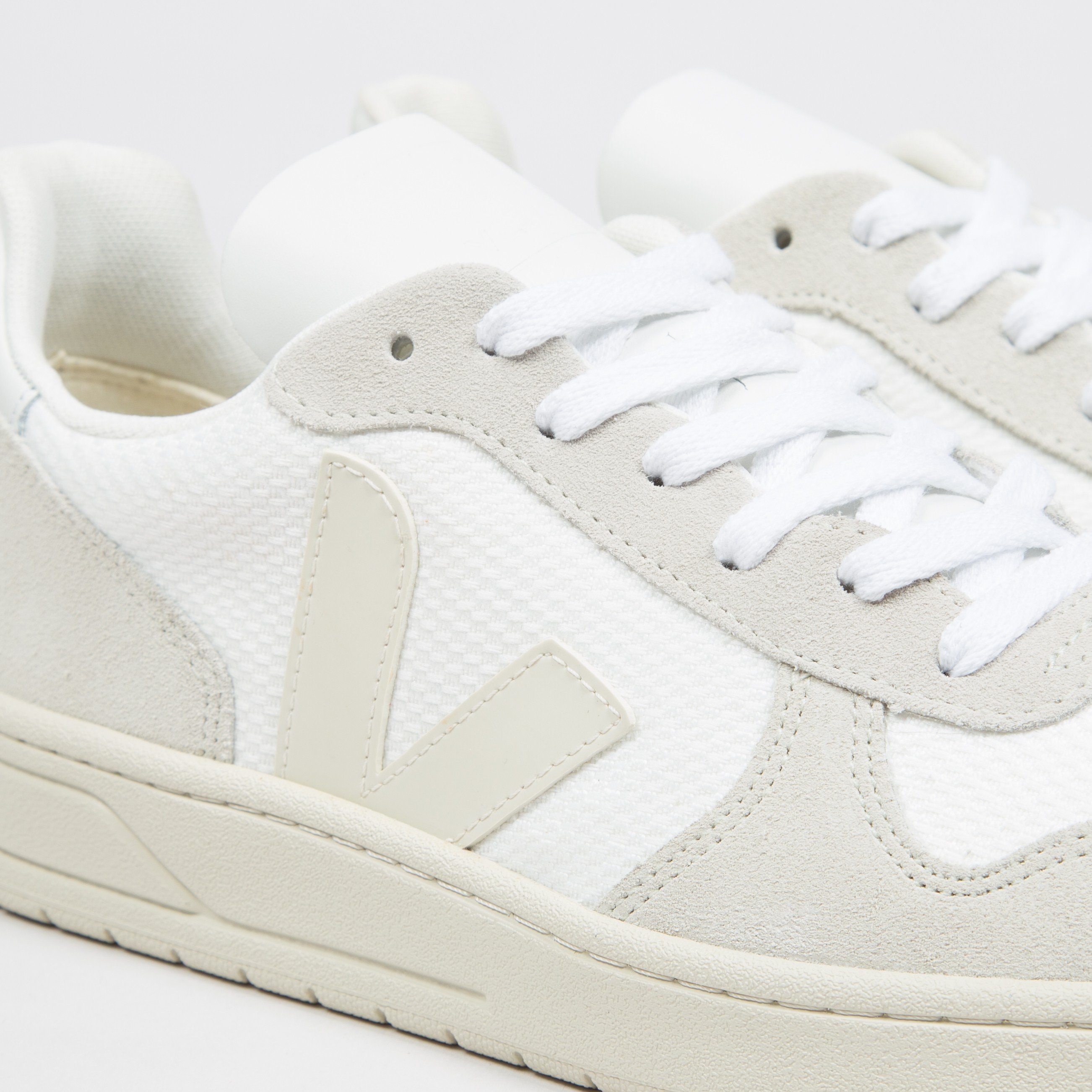 Veja V-10 B-Mesh (White/Natural/Pierre) - VX012499B - Consortium