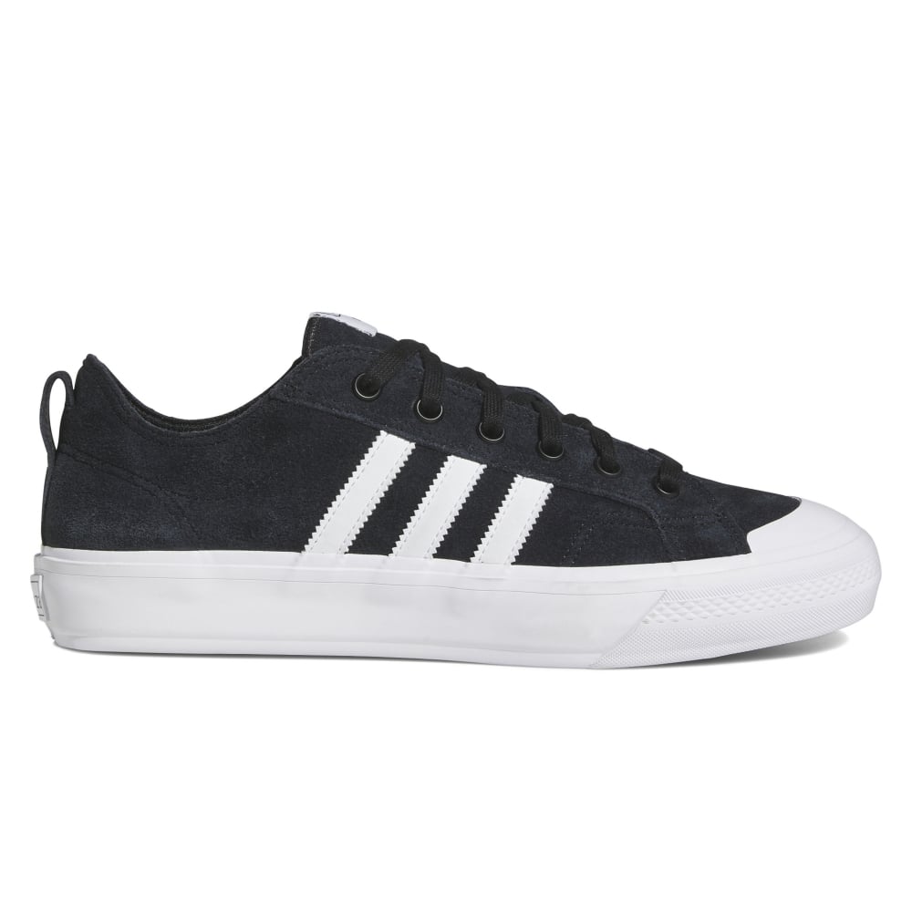 adidas skateboarding nizza low adv core black footwear white footwear white hq3632 0000 cat