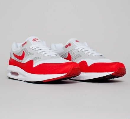 Nike Air Max Lunar 1 OG (White/Chilling Red-Neutral Grey-Chilling Red ...