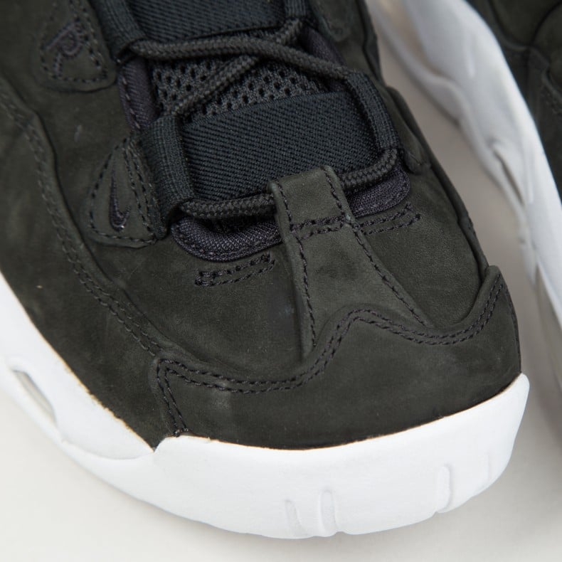 air max uptempo black white