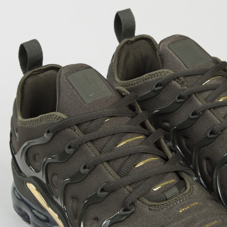 Nike air vapormax plus cargo khaki e amp; sales sequoia