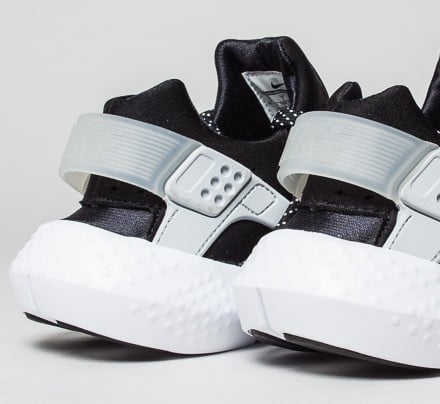 Nike huarache nm silver deals