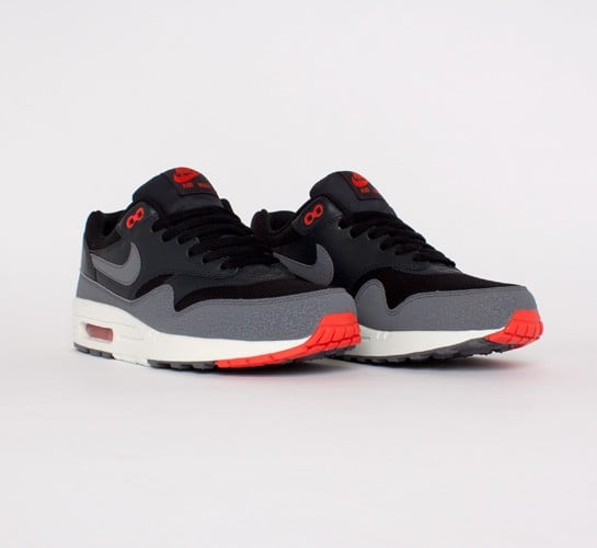 Nike air max 1 black on sale orange