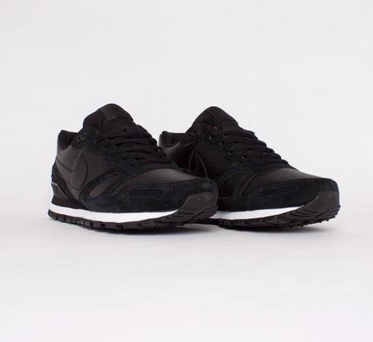 Black nike sales trainers leather