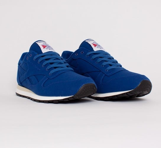 Royal blue deals reebok classics